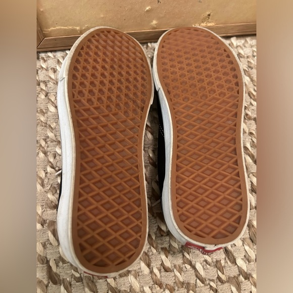 Old Skool Black & White Vans Lace-Up Sneakers/Shoes - Picture 13 of 14